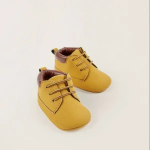 BOTAS RECIÉN NACIDO ANTE CAMEL